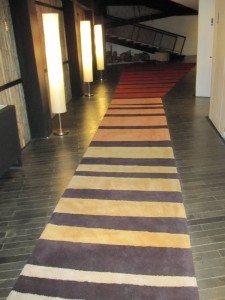 Farbenfrohen Teppich vor dem Lift