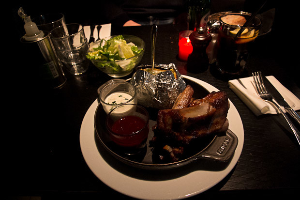 Bon appétit mit Friedhofslicht im Mama Shelter